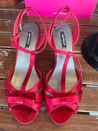 Zapatillas de tacón Arian rojas