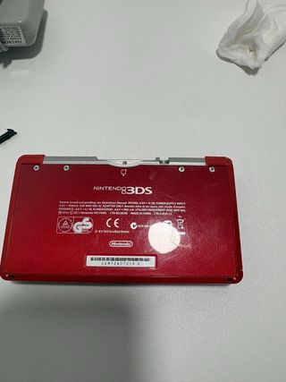 Nintendo 3DS Roja + Cargador y Lápiz