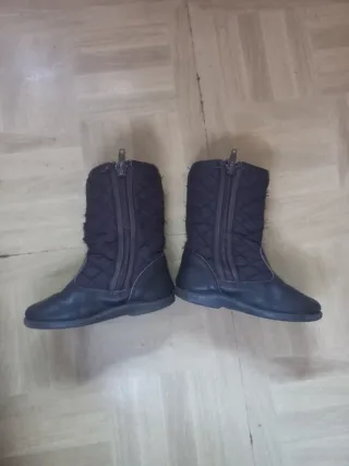 Botas de piel para niña