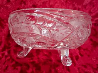 Centro de cristal tallado con patas