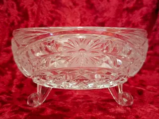 Centro de cristal tallado con patas