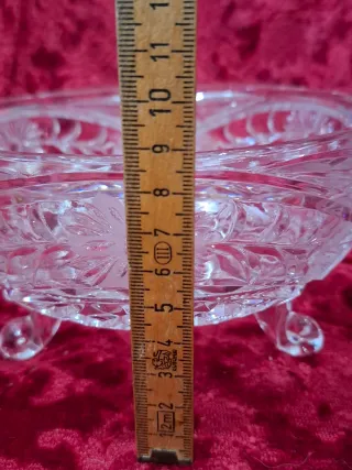 Centro de cristal tallado con patas