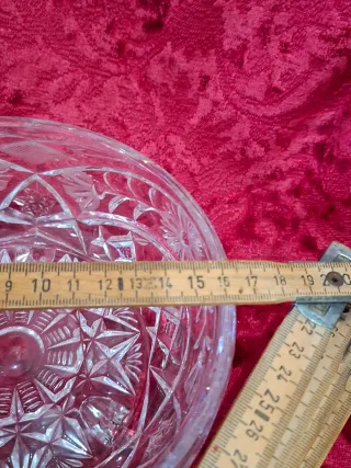 Centro de cristal tallado con patas