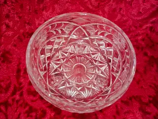 Centro de cristal tallado con patas