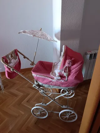 Carrito de muñecas juguete