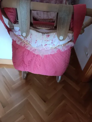 Carrito de muñecas juguete