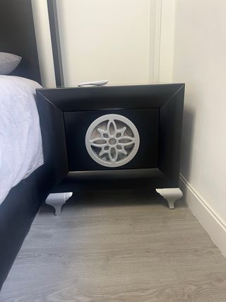 Conjunto Franco Forniture: Cabecero y 2 Mesas