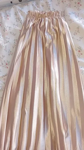 Falda elegante dorada