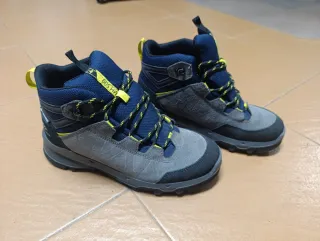 Botas de Montaña Azul y Gris