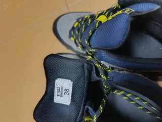 Botas de Montaña Azul y Gris