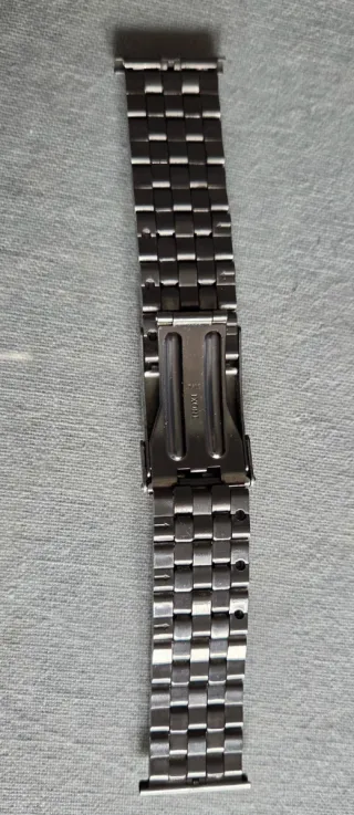 Pulsera de reloj estilo Omega plateada