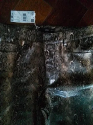 Pantalón estampado animal print