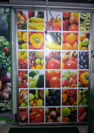 La Puerta Cámara Frutería hay dos una más pequeña