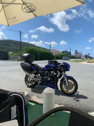 Yamaha FZS600 Cafe Racer Azul