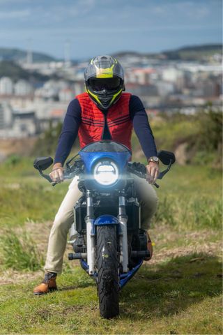 Yamaha FZS600 Cafe Racer Azul