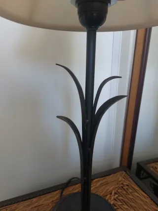 Lámpara de mesa metal y tela beige