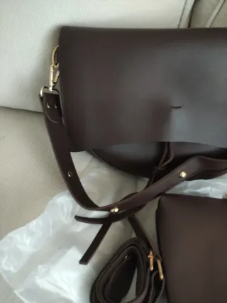 Bolso bandolera marrón con varias correas