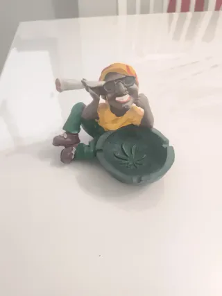 Cenicero Cerámica Estilo Reggae sin usar