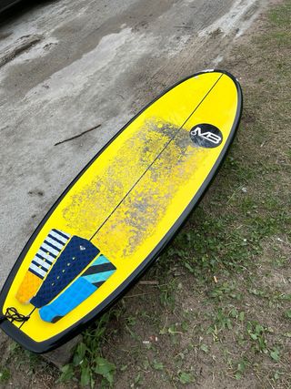 Tabla de surf amarilla