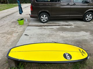 Tabla de surf amarilla