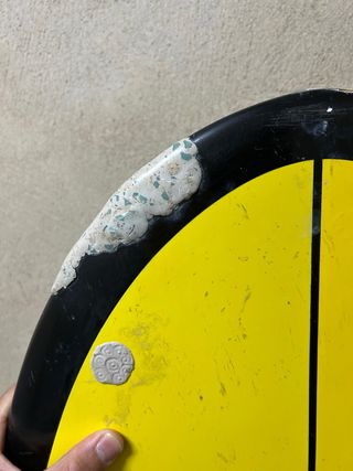 Tabla de surf amarilla