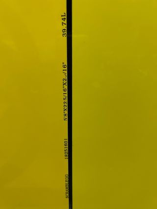 Tabla de surf amarilla