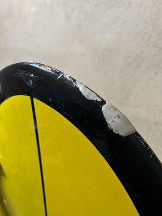 Tabla de surf amarilla
