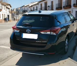 Toyota Auris Negro. Tu pones el precio.
