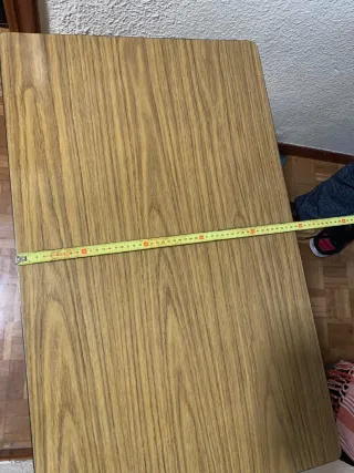 Mesa plegable de madera y plástico