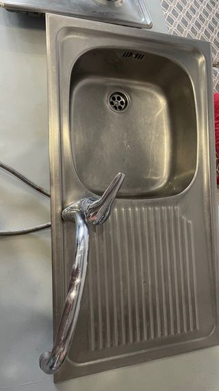 Cocina de gas, horno, campana y lavabo