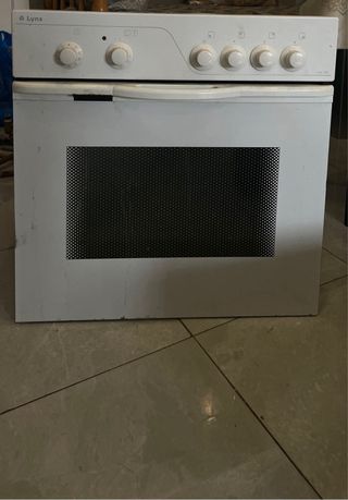 Cocina de gas, horno, campana y lavabo