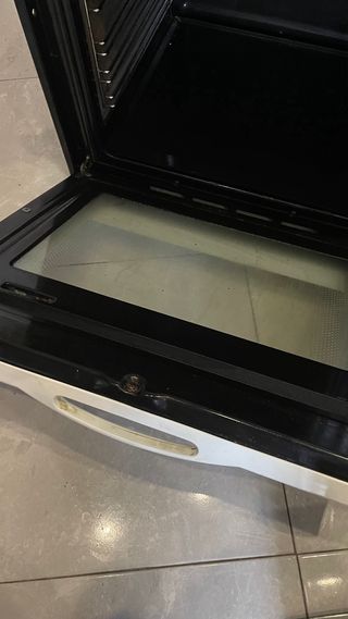 Cocina de gas, horno, campana y lavabo