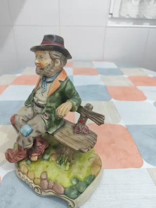Figura cerámica vagabundo irlandés