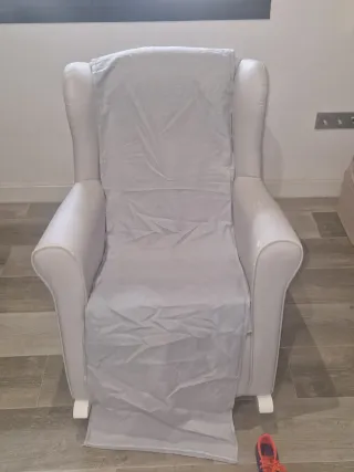 Sillón de lactancia gris