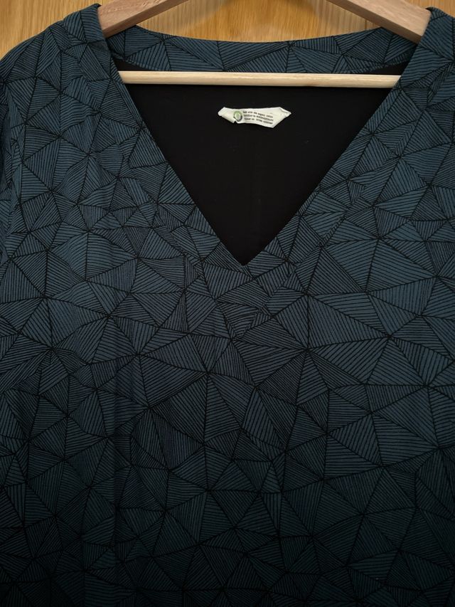 Vestido estampado cuello pico