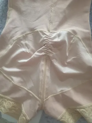 Faja moldeadora beige con cremallera