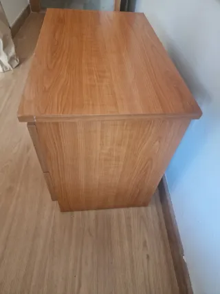 Mesilla de noche de madera