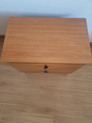 Mesilla de noche de madera