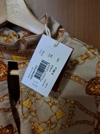 Blusa Guess Beige y Dorada Estampada