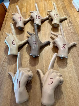 Manos de maniquí vintage numeradas (4-11)