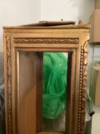 Dos Vitrinas italianas doradas  madera y cristal