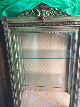 Dos Vitrinas italianas doradas  madera y cristal