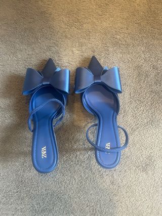 Zapato tacón lazo satinado azul