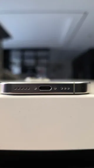 iPhone 16 Pro 256GB Gris Titanio - Salud 100%