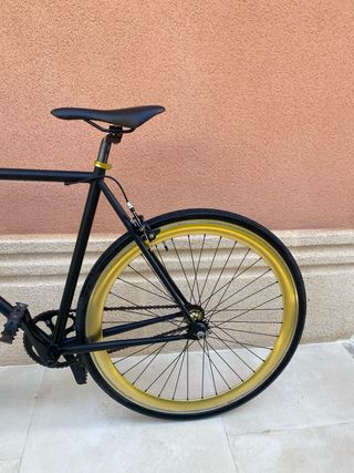 Bicicleta Fixie Negra Ruedas Doradas