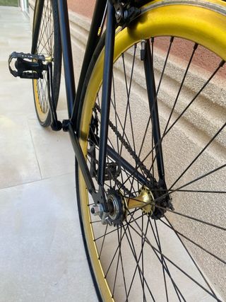 Bicicleta Fixie Negra Ruedas Doradas