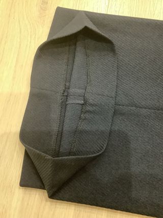 Pantalón de vestir Adolfo Domínguez azul marino.