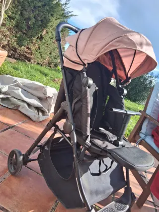Silla de paseo ligera y plegable