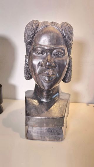 Busto africano mujer madera tallada