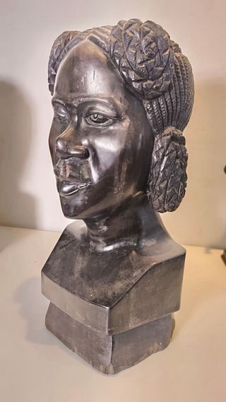 Busto africano mujer madera tallada